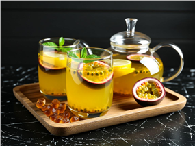 百香果果汁饮品摄影图片